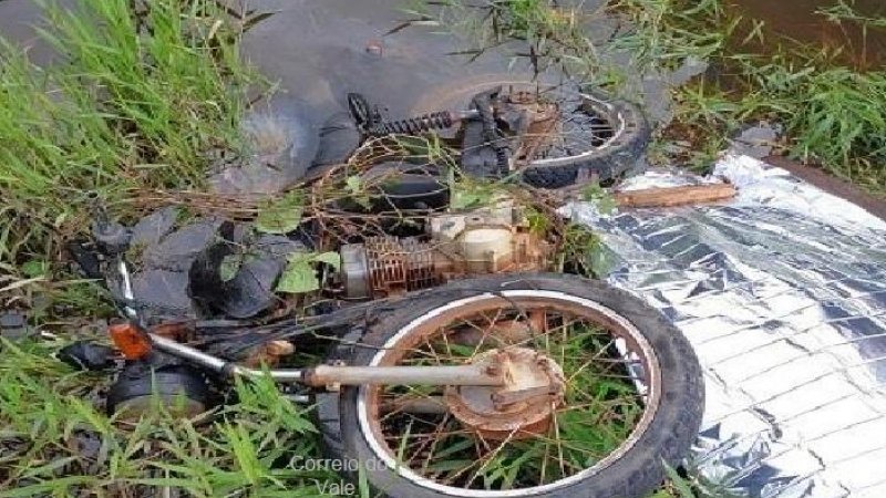 Foto 1 da matéria: Jovem de 24 anos morre ao cair com motocicleta em ponte na zona rural de São Miguel do Guaporé