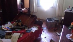 Mulher chega em casa bêbada quebrando tudo e tenta matar o marido, em Porto...