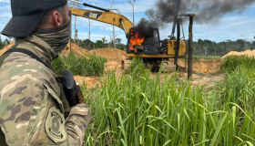 PF destrói equipamentos usados em garimpo ilegal no Parque Nacional...