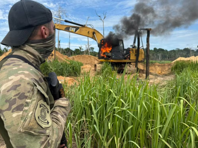 PF destrói equipamentos usados em garimpo ilegal no Parque Nacional Mapinguari, em RO
