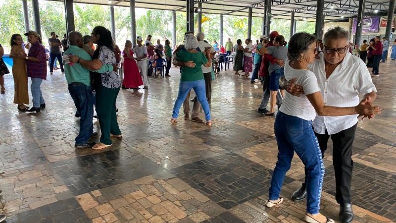 Foto 6 da matéria: Prefeitura de Rolim de Moura encerra atividades do Centro de Convivência do Idoso em 2024 com grande confraternização