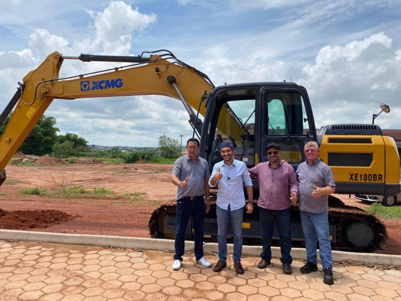Prefeitura de Rolim de Moura recebe maquinários adquiridos com recursos de emenda do deputado Fernando Máximo