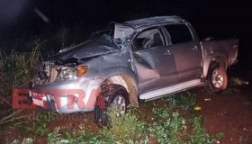Quatro pessoas ficam feridas após caminhonete capotar na BR-435, em RO