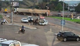 Quatro pessoas são presas e um menor apreendido por tentativa de golpe em...
