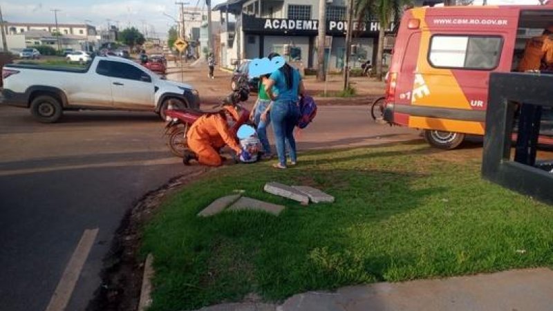 Foto 2 da matéria: Rolim: Criança de apenas 4 anos é socorrida após acidente entre moto e carro