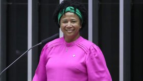 Silvia Cristina comemora publicação de Protocolo Clínico de Diretrizes...