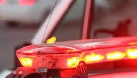 Viatura policial sai da pista e cai dentro de Igarapé em Rondônia