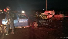 Acidente envolvendo um veículo Fiat Uno e um Fiorino deixa uma vítima fatal...