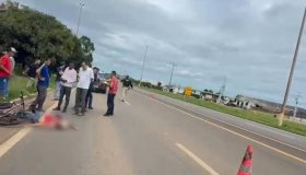 Ciclista é atropelado ao tentar atravessar BR-364 e fica em estado grave, em...