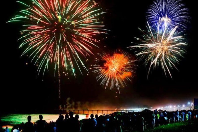 Criança é atingida a tiro enquanto assistia queima de fogos no Réveillon
