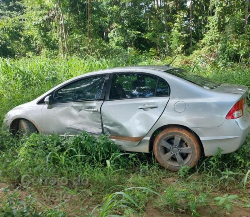 Menor de idade furta carro em São Miguel do Guaporé, colide com outro veículo, foge e abandona o automóvel