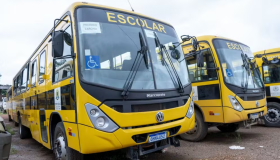 Ônibus escolares serão guardados no pátio do Exército após ataques...