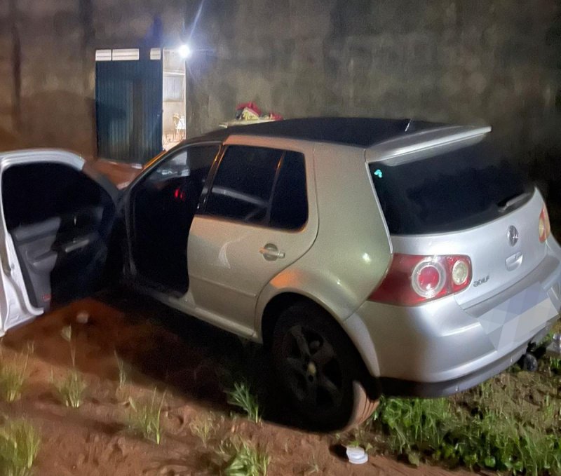 Polícia Militar recupera VW Golf furtado em Rolim de Moura