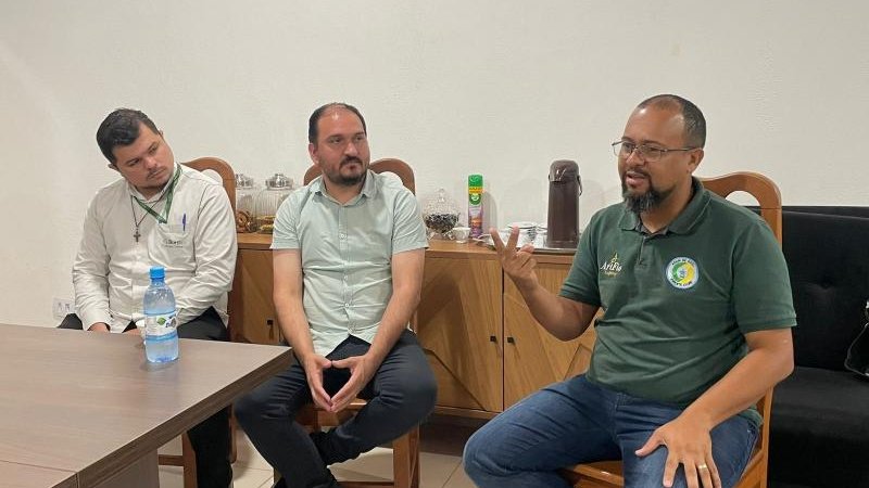 Foto 4 da matéria: Vereadores participam de reunião com a diretoria do Rolim de Moura Esporte Clube