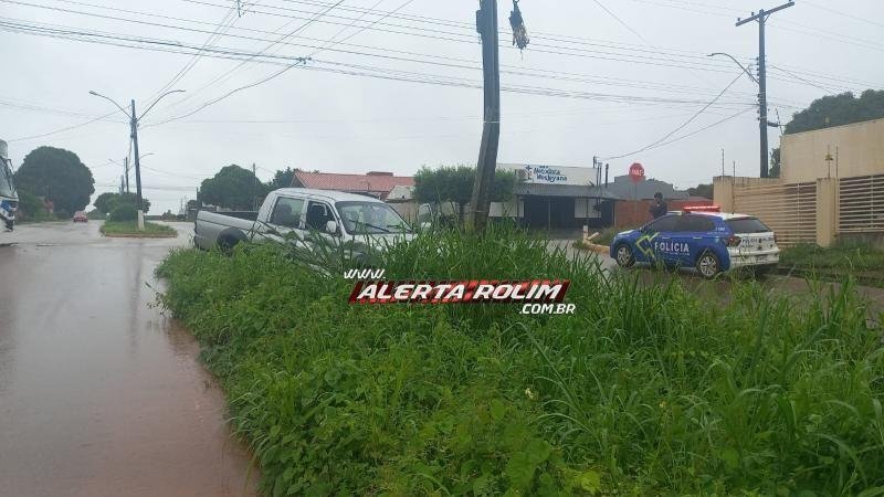 Foto 3 da matéria: Acidente envolvendo ônibus e caminhonete é registrado nesta tarde, em Rolim de Moura