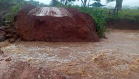 Forte chuva abre cratera e interdita Linha 47/5 no km 30 em Alta Floresta...