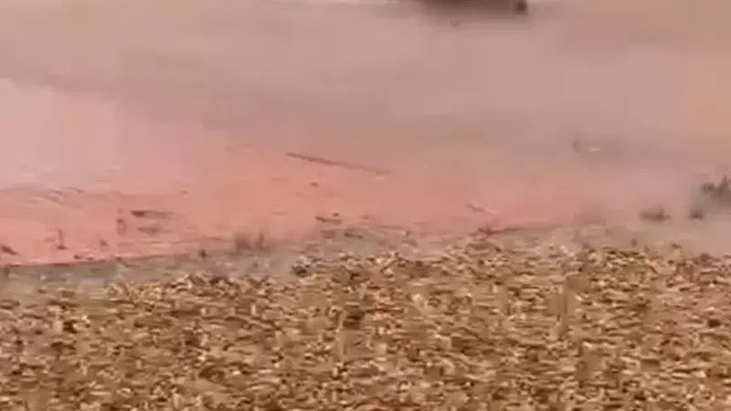 Foto 2 da matéria: Forte chuva causa alagamentos e transtornos em Pimenta Bueno