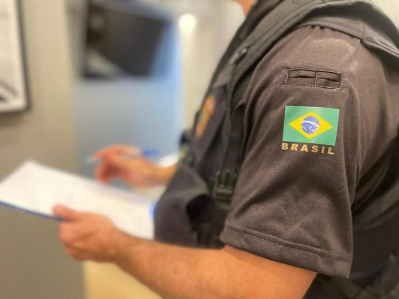 Mulher que prestava serviços para a Caixa Econômica Federal é presa pela PF por golpes em clientes