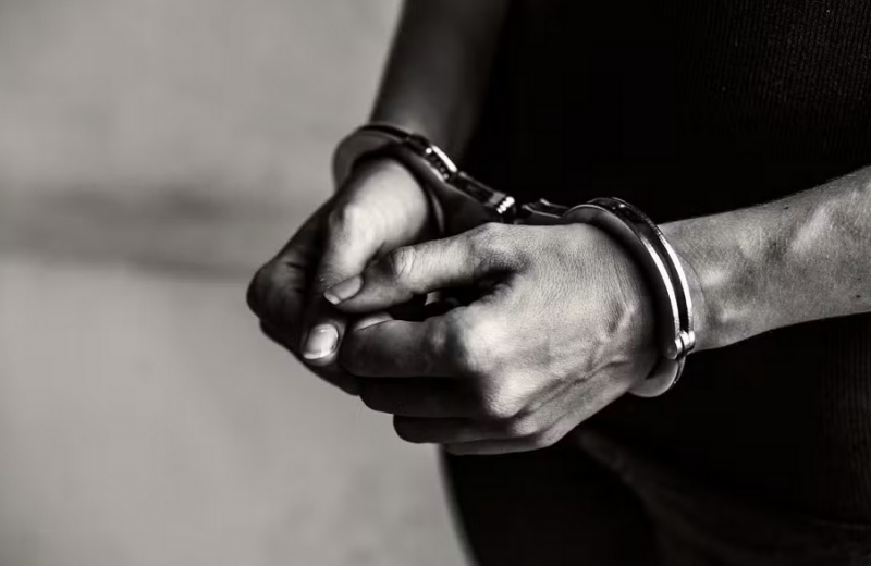 Pai é preso acusado de estuprar a própria filha de 13 anos em Cacoal; vítima diz que a mãe sabia dos abusos