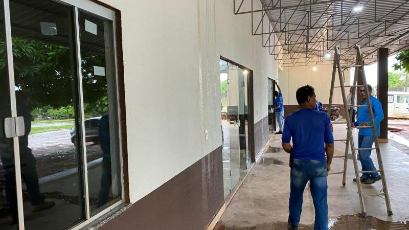 Foto 2 da matéria: Prefeitura de Rolim de Moura realiza reforma na capela mortuária