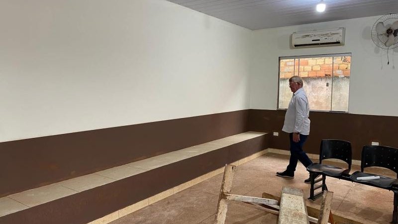 Foto 1 da matéria: Prefeitura de Rolim de Moura realiza reforma na capela mortuária
