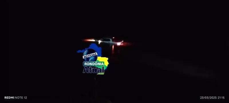 Carro cai dentro do Rio Nazaré em Ji-Paraná após bater em pedra na estrada