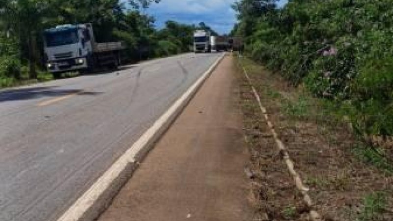 Foto 1 da matéria: Carro que teria invadido pista contrária da BR 174 e matado casal mineiro vinha de Rolim de Moura; veja novos detalhes da tragédia em MT
