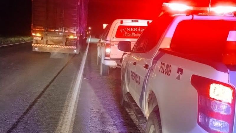 Foto 4 da matéria: Colisão entre carro e carreta na BR-364 deixa uma vítima fatal em Vilhena