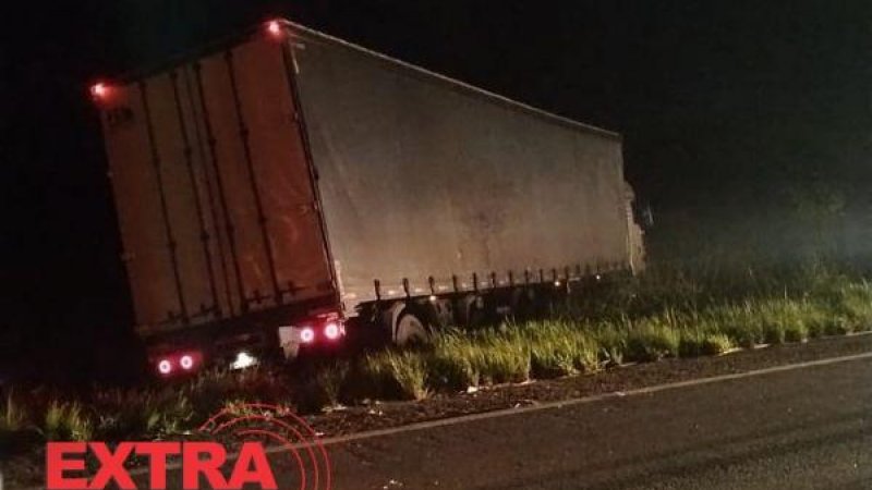 Foto 3 da matéria: Colisão entre carro e carreta na BR-364 deixa uma vítima fatal em Vilhena