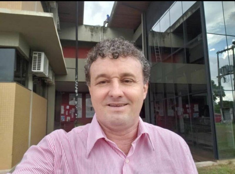 Corpo de Moreira da Rosttel está sendo velado no bairro Centenário em Rolim de Moura; sepultamento será a tarde