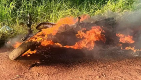 Homem é preso após incendiar moto da esposa por ciúmes em Porto Velho