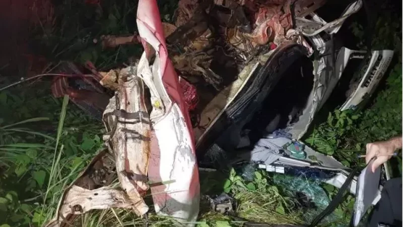 Foto 6 da matéria: Motorista fica preso às ferragens em colisão frontal na Rodovia 387 em Pimenta Bueno