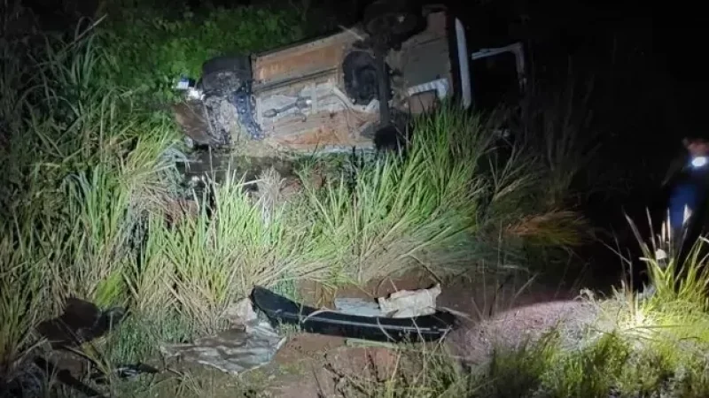 Foto 5 da matéria: Motorista fica preso às ferragens em colisão frontal na Rodovia 387 em Pimenta Bueno