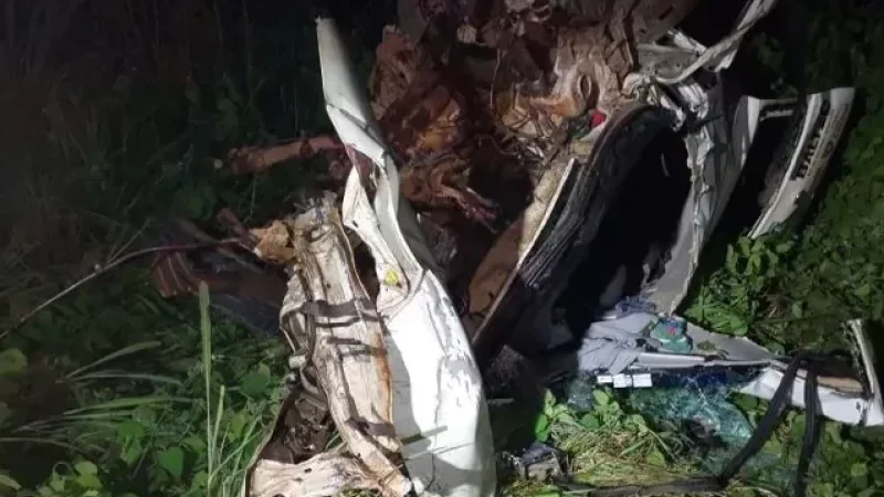 Foto 7 da matéria: Motorista fica preso às ferragens em colisão frontal na Rodovia 387 em Pimenta Bueno