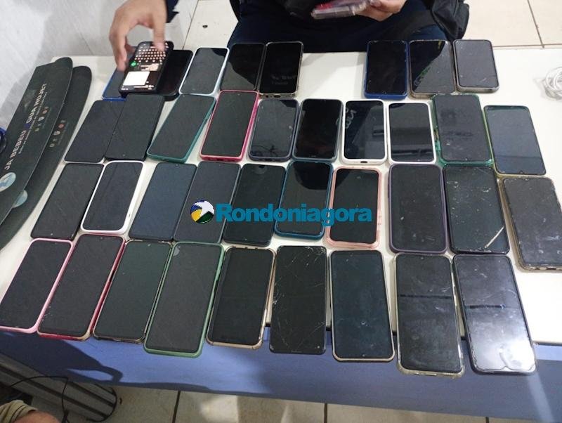 PM flagra casal com 38 celulares que podem ter sido roubados no Carnaval em Porto Velho