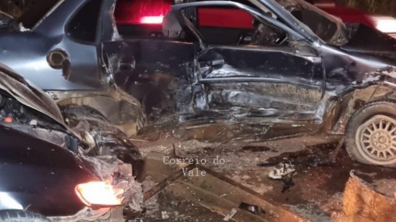 Foto 1 da matéria: URUPÁ: Grave acidente na RO 473 entre dois veículos deixa condutores feridos
