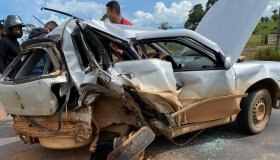Vídeo: casal e criança são socorridos em grave acidente na BR-364 entre Ouro...