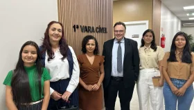 Acadêmicas de direito da Farol visitam Fórum de Rolim de Moura