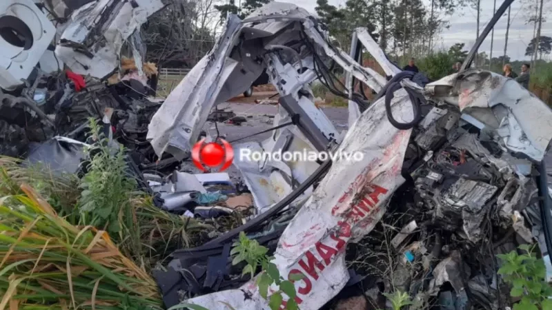 Foto 1 da matéria: Colisão ocorreu na madrugada desta sexta-feira (18), próximo a Itapuã do Oeste, em Rondônia