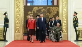 Ex-presidente Dilma Rousseff renova promessa de megaferrovia que beneficiará a...