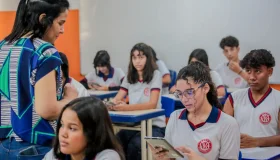 Governo de RO anuncia reajuste e pagamento retroativo para professores