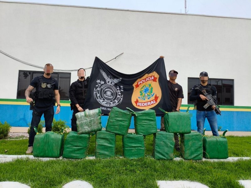 PF e PM/RO prendem duas pessoas em flagrante com 350 kg de drogas, em Alta Floresta do Oeste
