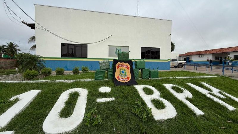 Foto 1 da matéria: PF e PM/RO prendem duas pessoas em flagrante com 350 kg de drogas, em Alta Floresta do Oeste