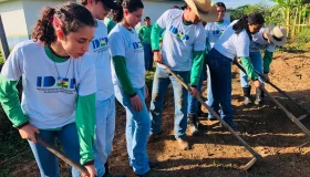 Alunos da educação rural aprendem com a rotina do campo