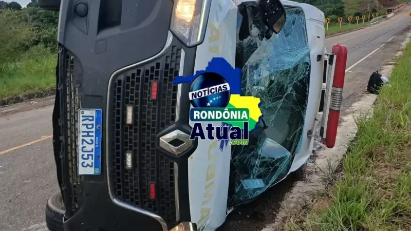 Foto 2 da matéria: Acidente com ambulância que transportava paciente é registrado na RO-133, Vale do Anari-RO