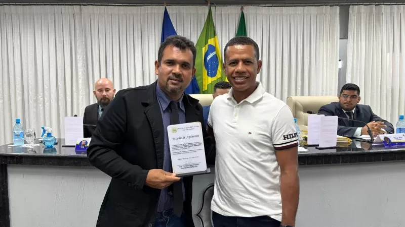 Foto 1 da matéria: Câmara de Rolim de Moura presta homenagem a personalidades e empresários