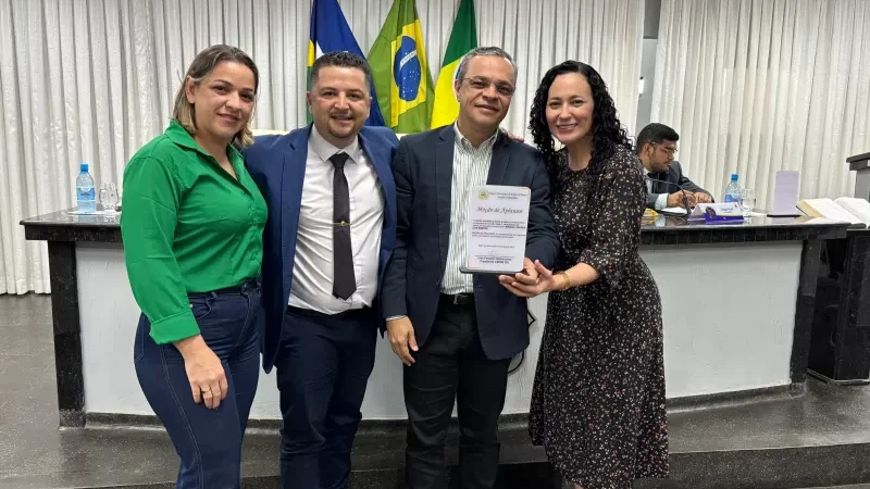 Foto 3 da matéria: Câmara de Rolim de Moura presta homenagem a personalidades e empresários