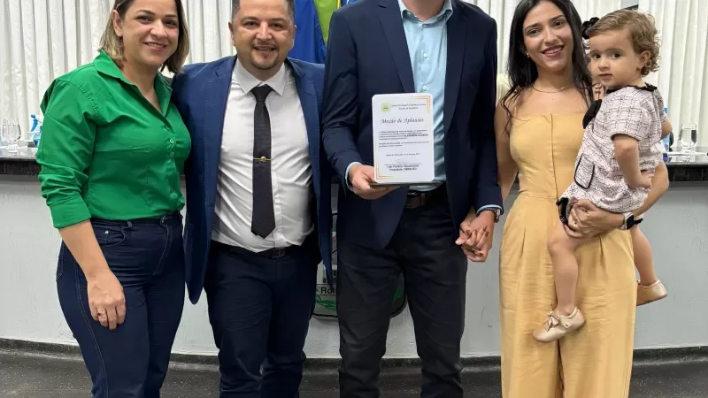 Foto 2 da matéria: Câmara de Rolim de Moura presta homenagem a personalidades e empresários