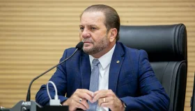 Cirone Deiró propõe criação do Bolsa Uniforme