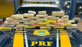 PRF apreende 28 kg de cocaína em veículo durante fiscalização na BR-174, em...